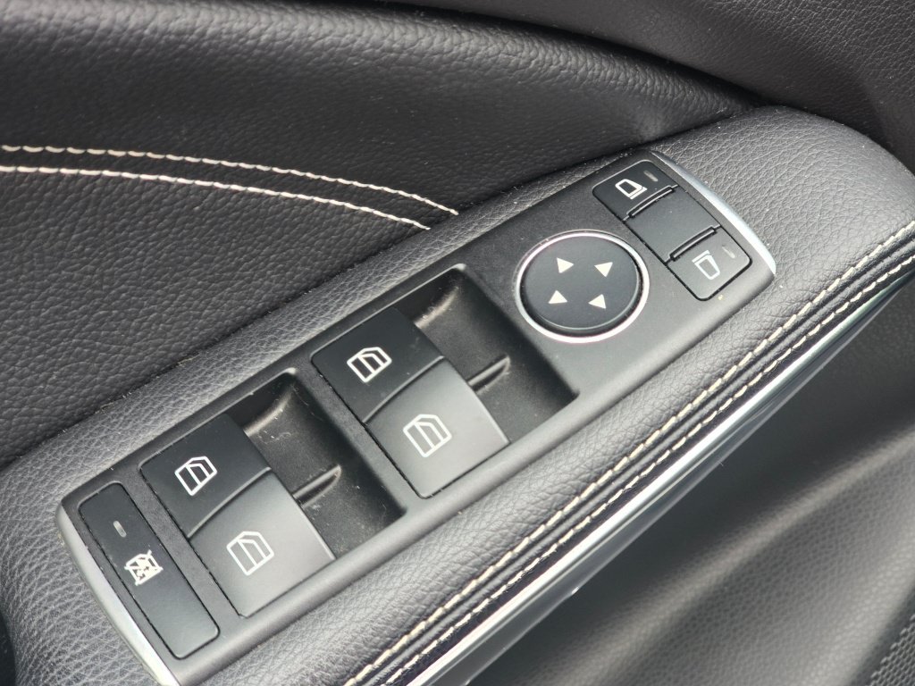 Used 2018 Mercedes-Benz GLA 250 4MATIC image 37