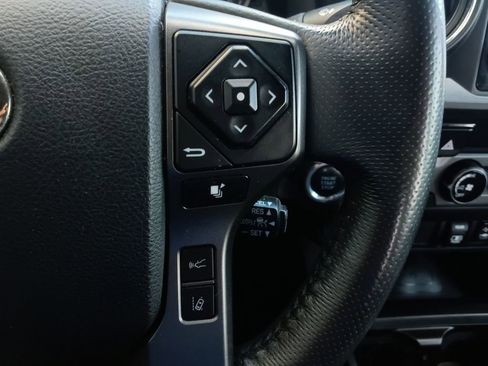 Used 2018 Toyota Tacoma TRD Sport AWD/4WD image 25