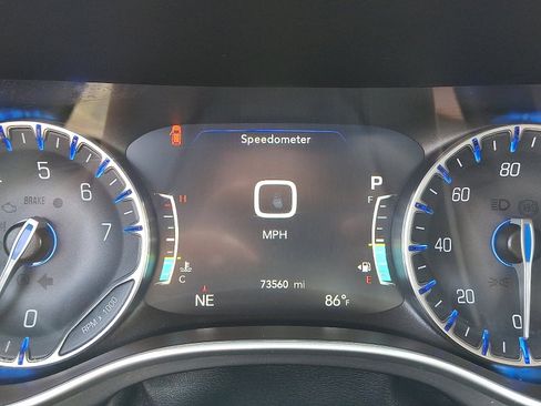 Used 2022 Chrysler Pacifica Touring-L image 19