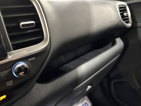 New 2025 Hyundai Venue SEL image 31