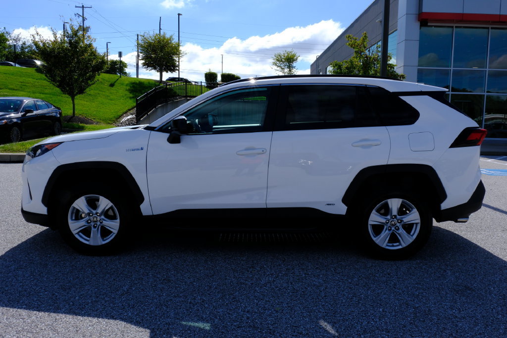 Used 2021 Toyota RAV4 LE AWD/4WD image 6