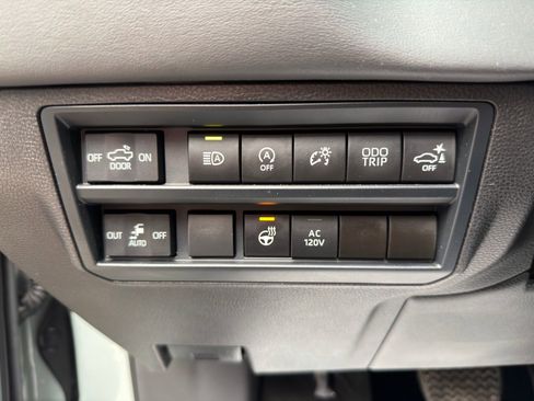 Used 2024 Toyota Tundra Platinum image 19