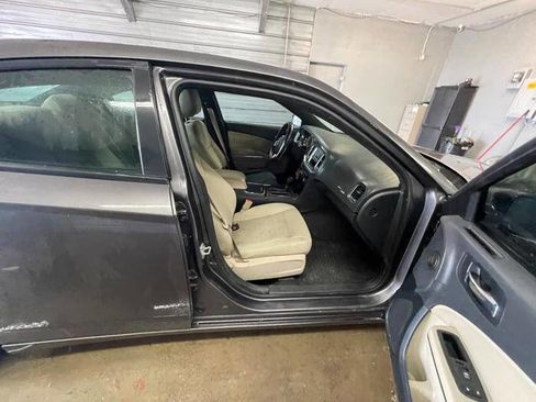 Used 2014 Dodge Charger SE image 29