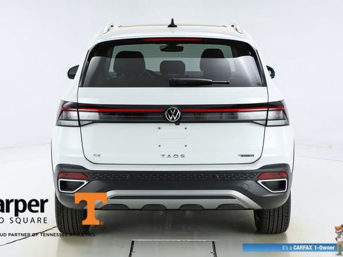 Used 2025 Volkswagen Taos SE w/ Panoramic Sunroof Package image 8