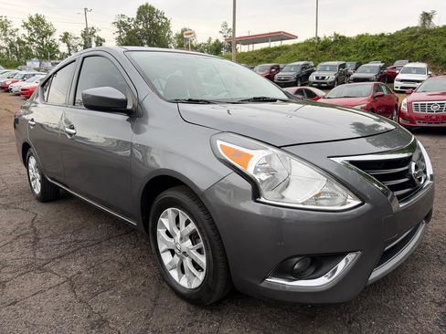 Used 2019 Nissan Versa SV w/ SV Special Edition Package FWD image 3