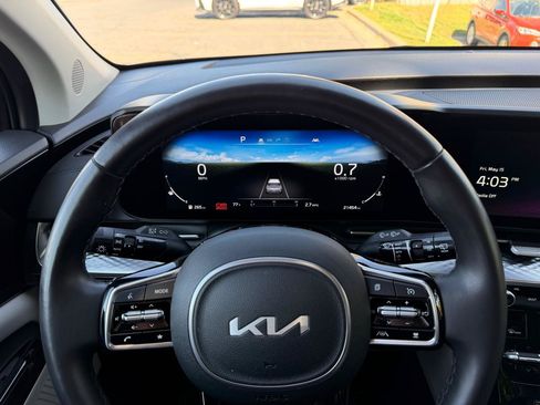 Used 2024 Kia Carnival SX Prestige FWD image 11