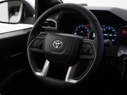 Used 2025 Toyota Tacoma TRD Off-Road image 13