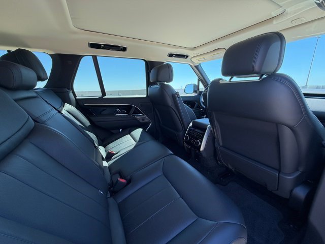 Certified 2025 Land Rover Range Rover SE AWD/4WD image 17