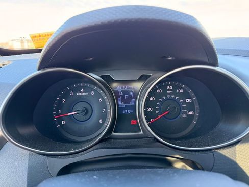 Used 2017 Hyundai Veloster Value Edition image 8