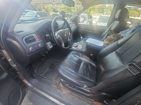 Used 2013 Chevrolet Suburban LT AWD/4WD image 9