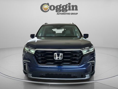 Used 2025 Honda Pilot Touring image 9