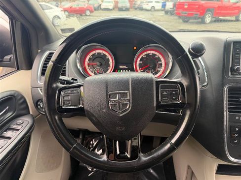 Used 2018 Dodge Grand Caravan SXT FWD image 29