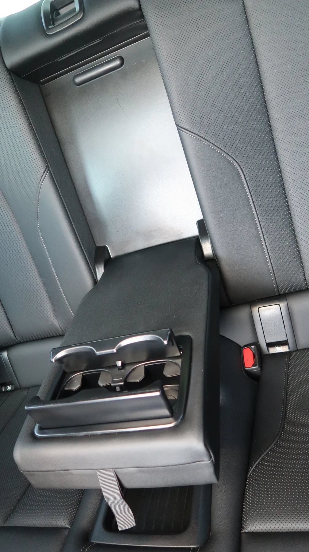 Used 2024 BMW 230i Coupe w/ Convenience Package RWD image 39