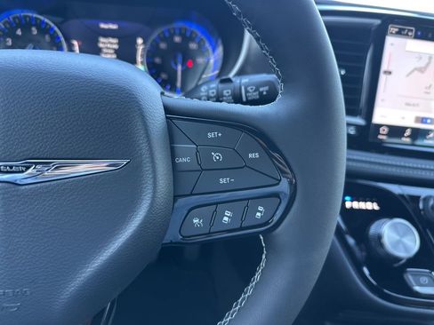 New 2026 Chrysler Pacifica Select image 64