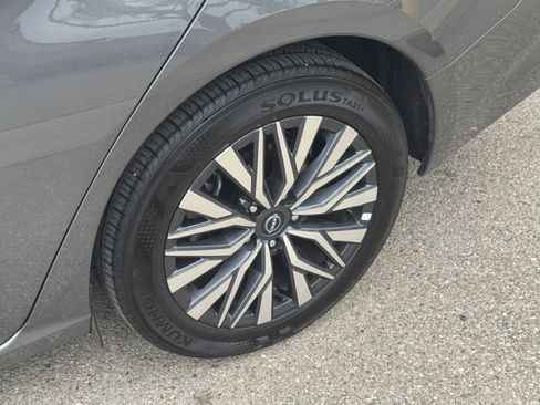 Used 2025 Nissan Altima 2.5 SV image 30