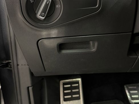 Used 2022 Volkswagen Tiguan SEL R-Line image 12