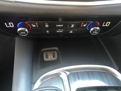 Used 2018 Buick Enclave Essence FWD image 18