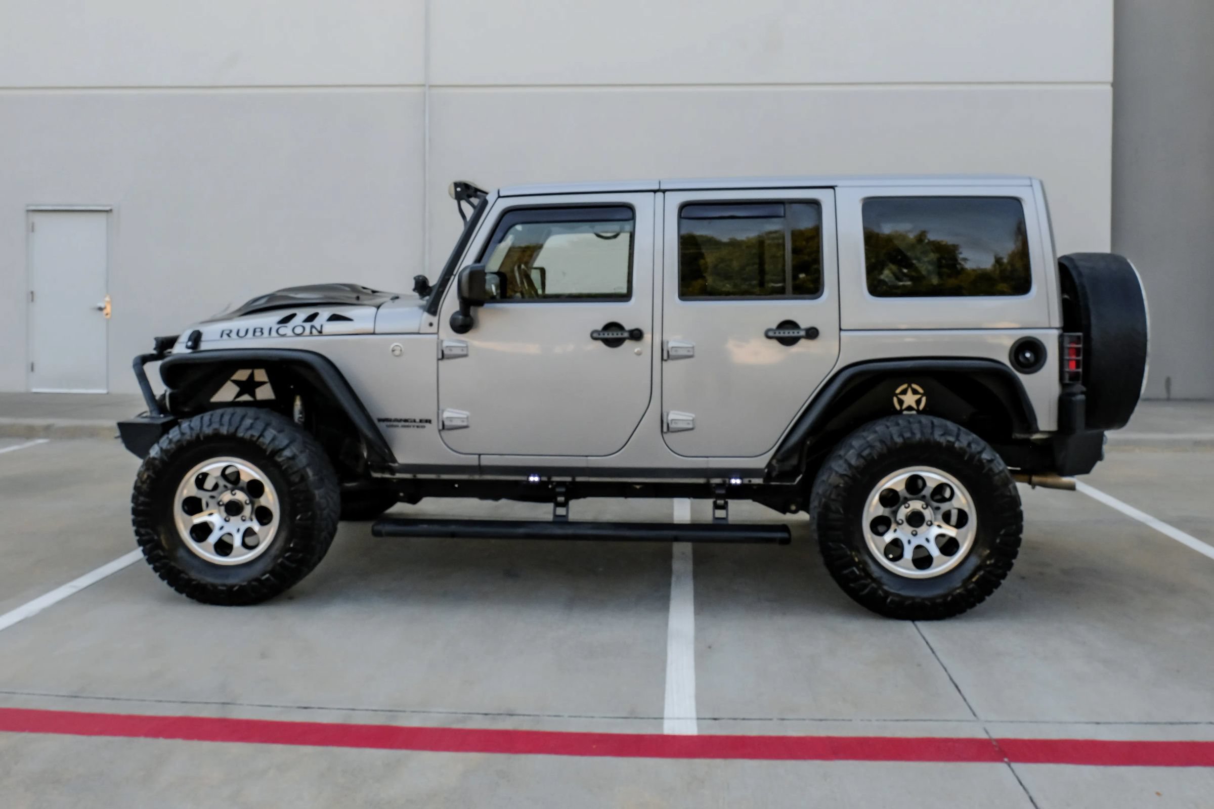 Used 2016 Jeep Wrangler Unlimited Rubicon w/ Connectivity Group AWD/4WD image 16