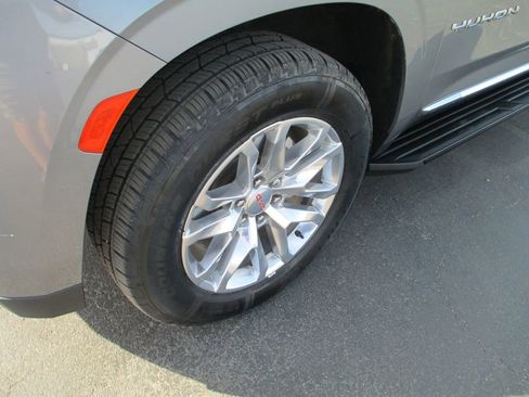 Used 2022 GMC Yukon SLT w/ SLT Premium Package image 13