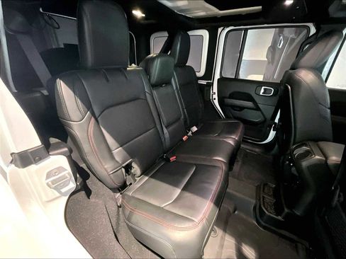 Used 2025 Jeep Wrangler Unlimited Rubicon AWD/4WD image 32