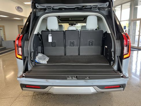 New 2025 Ford Expedition Platinum w/ Platinum Ultimate Package image 4