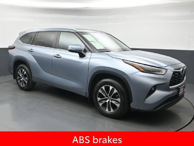 Used 2024 Toyota Highlander XLE AWD/4WD image 9