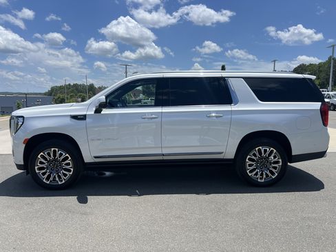 Used 2023 GMC Yukon XL Denali Ultimate AWD/4WD image 6