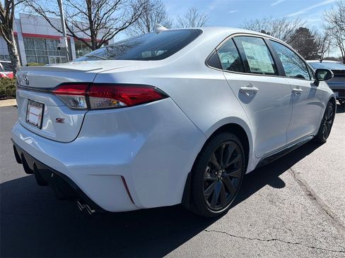 New 2026 Toyota Corolla SE image 3