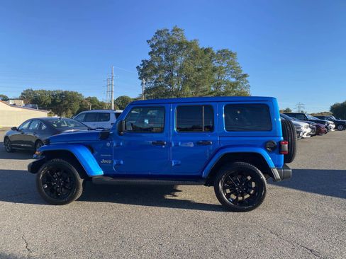 Used 2022 Jeep Wrangler Unlimited Sahara w/ Cold Weather Group image 7