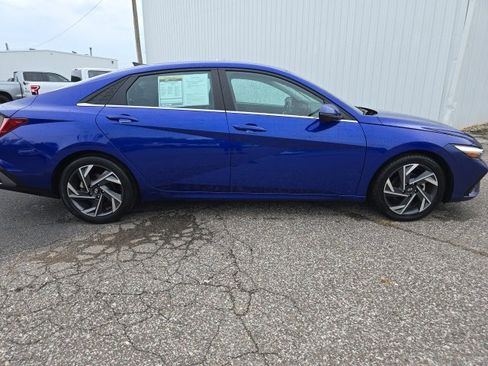 Used 2024 Hyundai Elantra Limited image 9