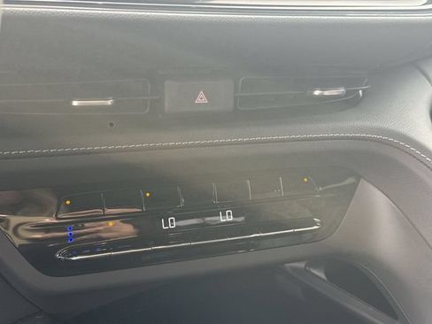 Used 2023 Buick Envision Avenir AWD/4WD image 18