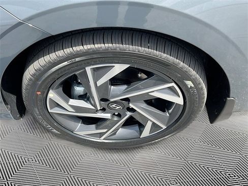 New 2025 Hyundai Elantra SEL image 29