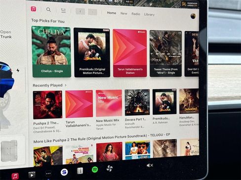 Used 2023 Tesla Model Y Long Range image 24