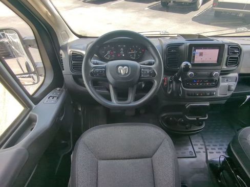 Used 2025 RAM ProMaster 2500 w/ Convenience Group FWD image 17
