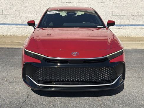 Used 2023 Toyota Crown image 2