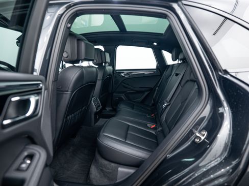 Certified 2026 Porsche Macan AWD/4WD image 18