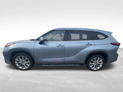 Used 2020 Toyota Highlander Limited FWD image 4