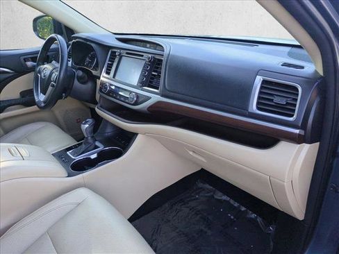Used 2014 Toyota Highlander Limited Platinum image 23