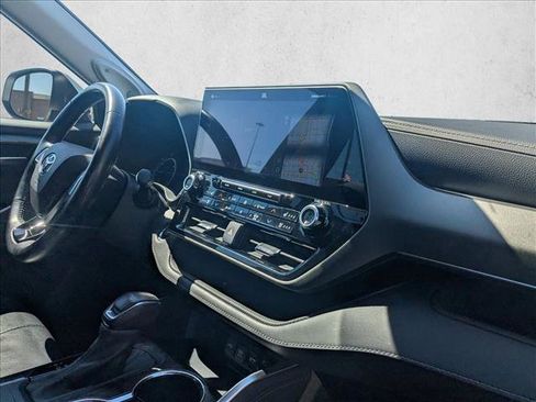 Used 2021 Toyota Highlander Limited image 21