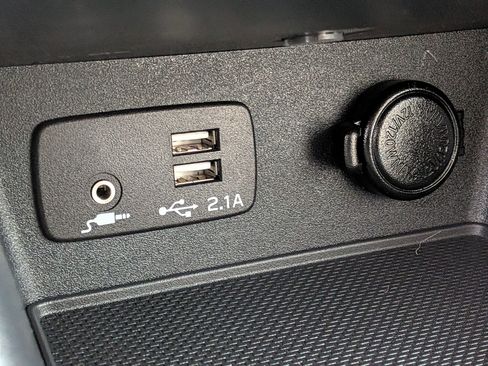 Used 2022 Subaru Forester Base image 24