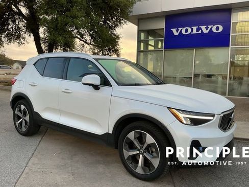 Used 2023 Volvo XC40 B5 Plus w/ Driver Assist Package image 1
