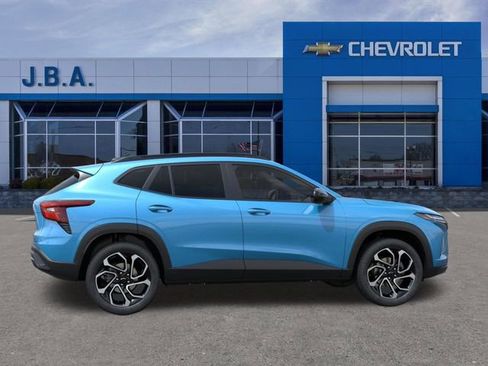 New 2026 Chevrolet Trax RS w/ Sunroof Package FWD image 5