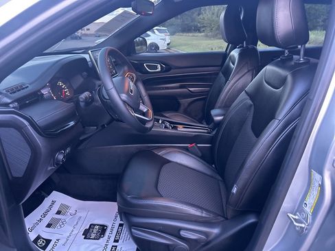 Used 2025 Jeep Compass Latitude w/ Altitude Special Edition image 10