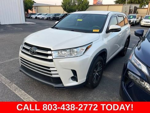 Used 2019 Toyota Highlander LE FWD image 4
