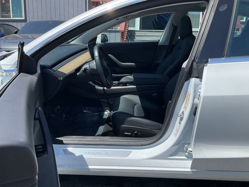 Used 2019 Tesla Model 3 Mid Range RWD image 6