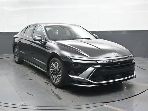 Used 2025 Hyundai Sonata Limited FWD image 4