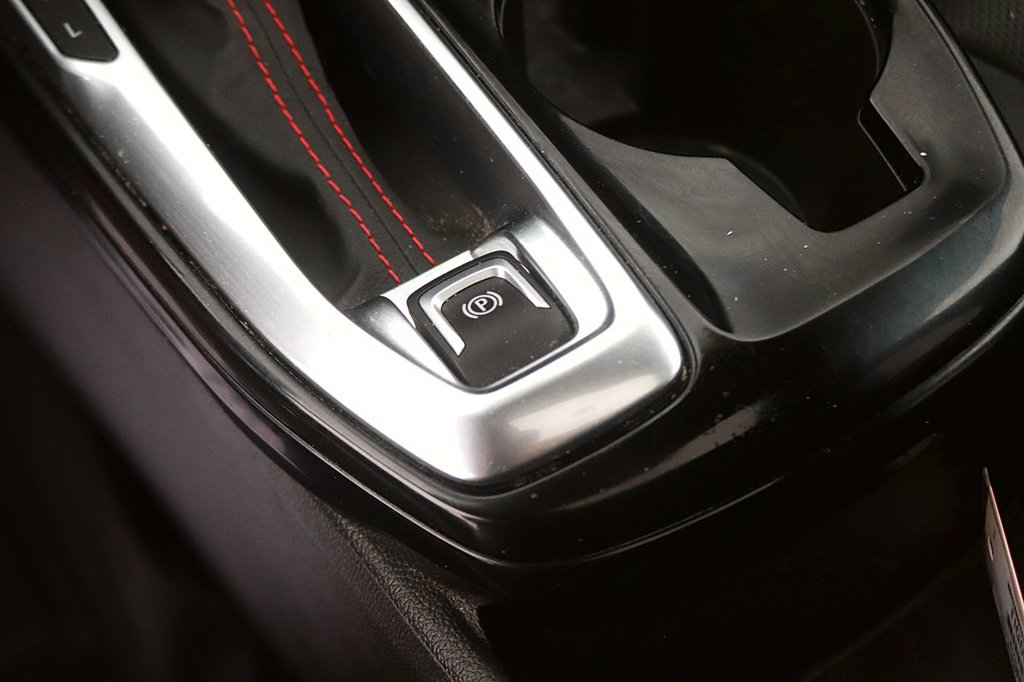 Used 2025 Chevrolet Trax RS w/ Sunroof Package FWD image 31