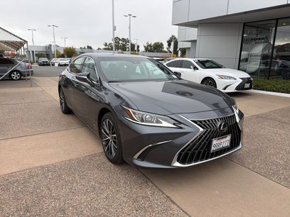 Used 2025 Lexus ES 300h w/ Premium Package