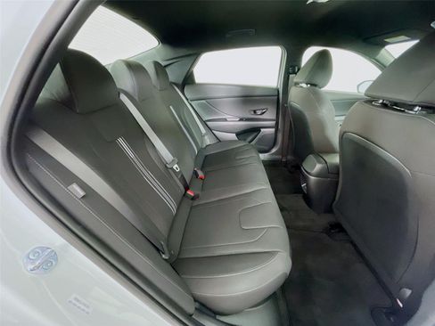 Used 2026 Hyundai Elantra SEL FWD image 29