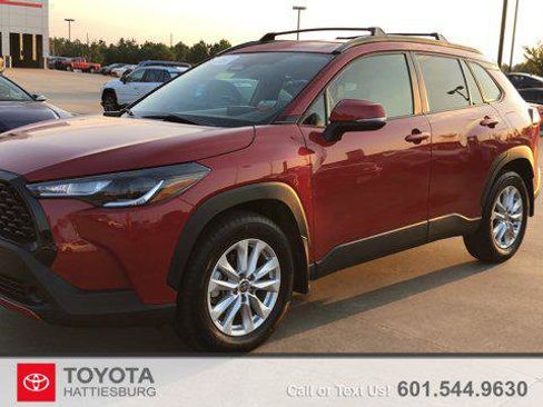 Certified 2024 Toyota Corolla Cross LE image 1